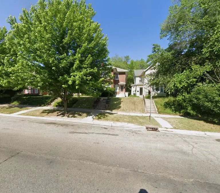 Oxford House - Mariposa - Image 3 of 3